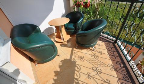 Двухкомнатный люкс с балконом. Отель Райское местечко, г. Сочи, Лазаревский район, п. Лазаревское