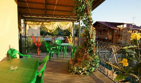 Двухкомнатный люкс с балконом и кухней. Отель Райское местечко, г. Сочи, Лазаревский район, п. Лазаревское