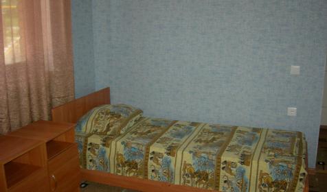 Трехместный номер. Гостиница "Лазурная плюс", п. Лазаревское