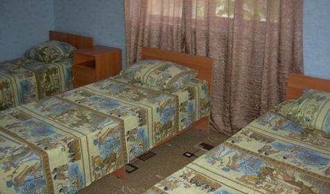 Трехместный номер. Гостиница "Лазурная плюс", п. Лазаревское