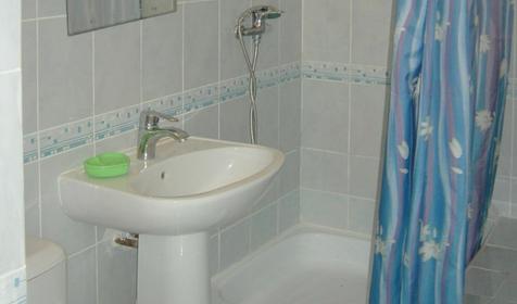 Трехместный номер. Гостиница "Лазурная плюс", п. Лазаревское