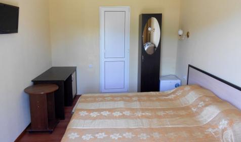 Трехместный номер. Гостиница Бриз, Архипо-Осиповка