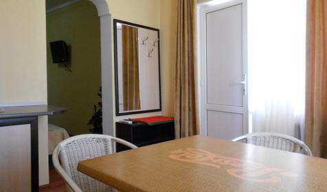 Пятиместный номер. Гостиница Бриз, Архипо-Осиповка