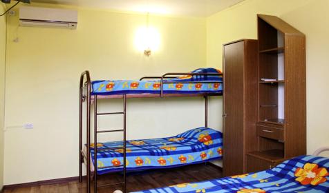 Четырехместный номер. Мини-гостиница В гостях у гномов, г. Ейск