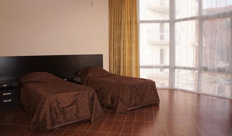 Трехместный номер с кондиционером. Гостевой дом "Скарлетт", г. Сочи, Лазаревский район, п. Лазаревское