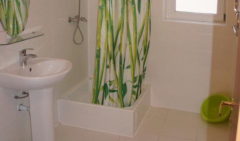 Трехместный номер с кондиционером. Гостевой дом "Скарлетт", г. Сочи, Лазаревский район, п. Лазаревское