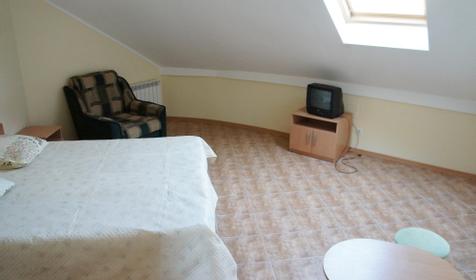 Двухместный номер с удобствами на блок (мансарда). Гостевой дом "Скарлетт", г. Сочи, Лазаревский район, п. Лазаревское