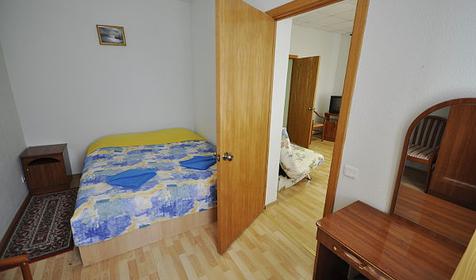 Двухкомнатный номер в коттедже №1, санаторий Солнечный, г. Геленджик, с. Кабардинка