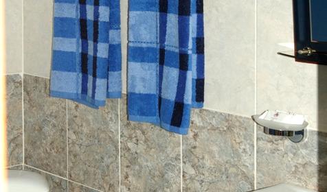 Трехместный номер с балконом №6 гостиницы Берег мечты, п. Сукко