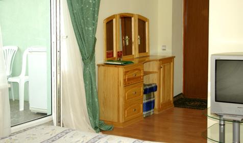 Двухместный номер с балконом №5 гостиницы Берег мечты, п. Сукко