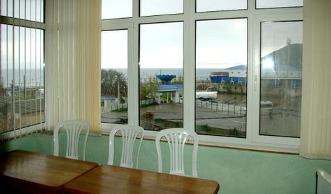 Двухместный номер с балконом №5 гостиницы Берег мечты, п. Сукко