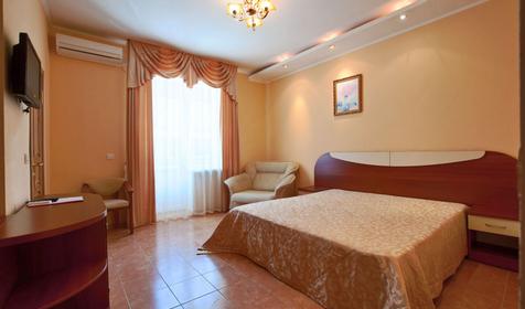 Трехместный полулюкс с балконом. Гостевой дом Лев, г. Анапа, п. Сукко