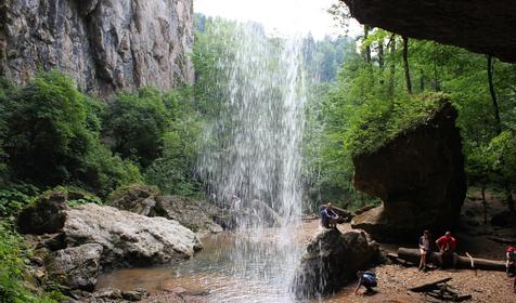 Каньонинг, водопады "Университетский", "Чинарный". Агентство «Формула отдыха», Лагонаки