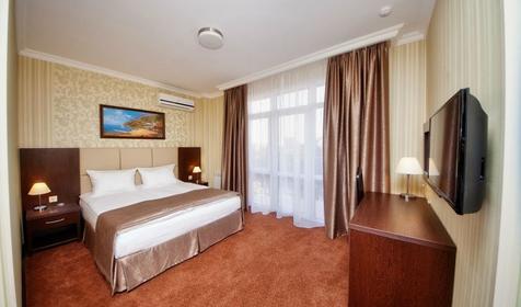 Номер Улучшенный стандарт с балконом. Отель "Фаворит", г. Геленджик