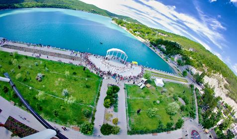 Панорама озера Абрау-Дюрсо.