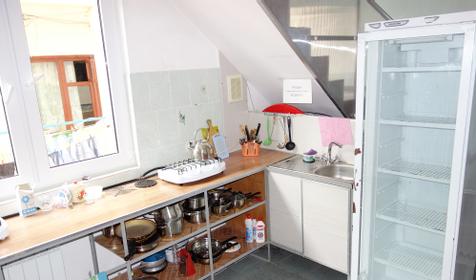 Кухня на этаже. Отель Майский, г. Сочи, Адлерский район