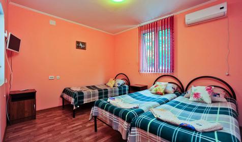 Полулюкс трехместный. Гостиница Ласточка, г. Геленджик, с. Архипо-Осиповка