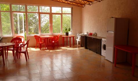 Кухня-столовая гостевого дома Наргиз, г. Адлер