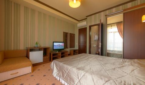 Двухместный люкс с балконом. Отель Paris Life, г. Анапа