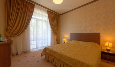 Двухместный люкс с балконом. Отель Paris Life, г. Анапа