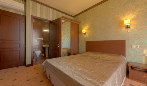 Двухместный люкс с балконом. Отель Paris Life, г. Анапа