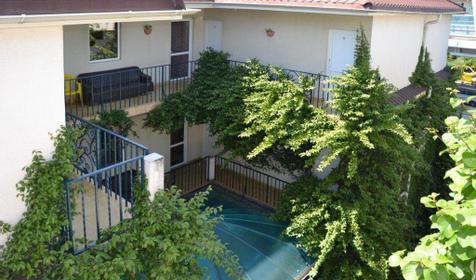 Территория. Отель ЛЭНСиС, г. Сочи, Адлерский район, г. Адлер