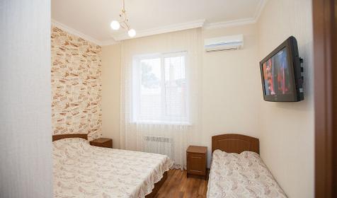 Трехместный люкс. Гостевой дом Леонидас, г. Геленджик, п. Кабардинка