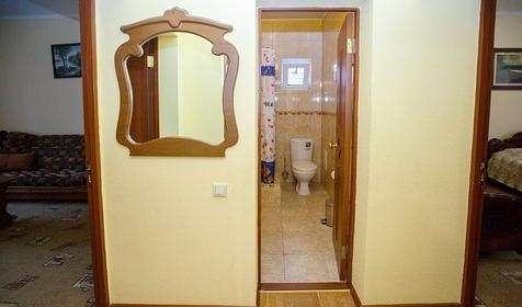 Двухкомнатный люкс. Гостевой дом Леонидас, п. Кабардинка