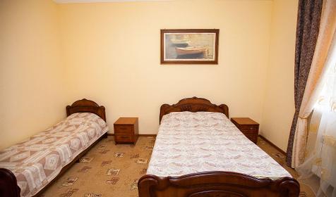 Двухкомнатный люкс. Гостевой дом Леонидас, п. Кабардинка