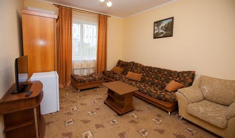 Двухкомнатный люкс. Гостевой дом Леонидас, п. Кабардинка