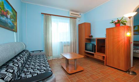 Трехместный двухкомнатный полулюкс. Гостиница Баунти, г. Анапа, п. Джемете