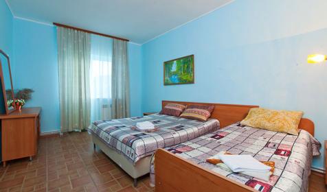 Трехместный двухкомнатный полулюкс. Гостиница Баунти, г. Анапа, п. Джемете