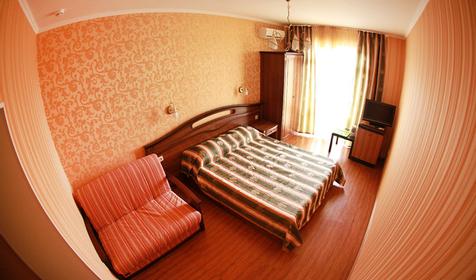 Трехместный полулюкс. Гостиница Прометей, корпус 2, г. Геленджик, п. Дивноморское