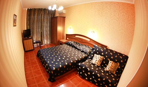 Трехместный полулюкс. Гостиница Прометей, корпус 2, г. Геленджик, п. Дивноморское