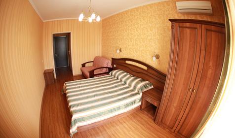 Трехместный полулюкс. Гостиница Прометей, корпус 2, г. Геленджик, п. Дивноморское