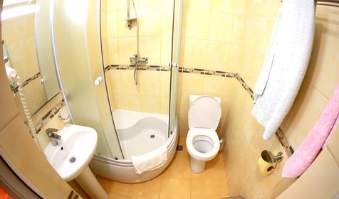 Трехместный полулюкс. Гостиница Прометей, корпус 2, г. Геленджик, п. Дивноморское