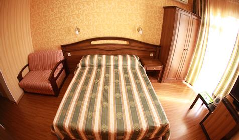 Трехместный полулюкс. Гостиница Прометей, корпус 2, г. Геленджик, п. Дивноморское