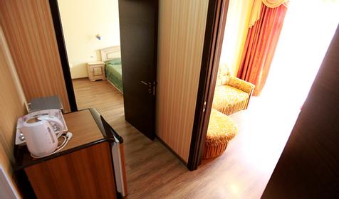 Двухкомнатный люкс. Гостиница Прометей, корпус 2, г. Геленджик, п. Дивноморское