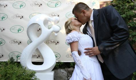 Единственный в мире памятник тосту Горько