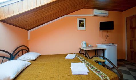 Двухместный люкс, 3 этаж. Гостиничный дом Домик у реки, г. Геленджик, п. Архипо-Осиповка