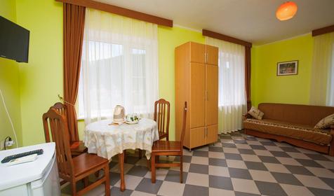 Четырехместный люкс, 2 этаж. Гостиничный дом Домик у реки, г. Геленджик, п. Архипо-Осиповка