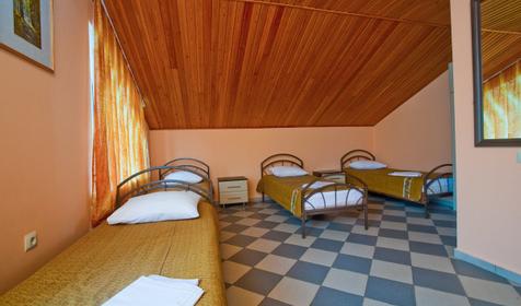 Четырехместный люкс, 3 этаж. Гостиничный дом Домик у реки, г. Геленджик, п. Архипо-Осиповка