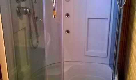 Двухкомнатный номер на первом этаже. Гостевой дом Старый сад, п. Криница