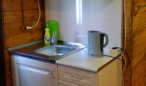 Двухкомнатный номер на первом этаже. Гостевой дом Старый сад, п. Криница