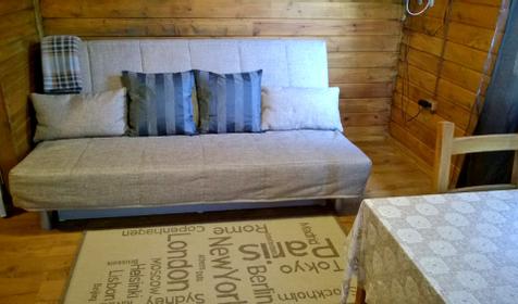 Двухкомнатный номер на первом этаже. Гостевой дом Старый сад, п. Криница