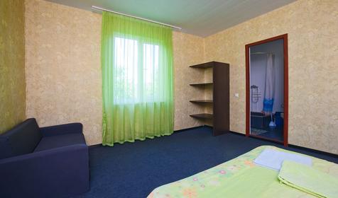 Четырехместный стандарт. Гостевой дом Тагил, п. Ольгинка