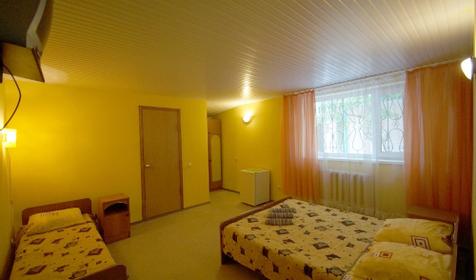 Трехместный семейный номер. Частная гостиница Голубая Бухта, г. Геленджик, мкр. Голубая бухта