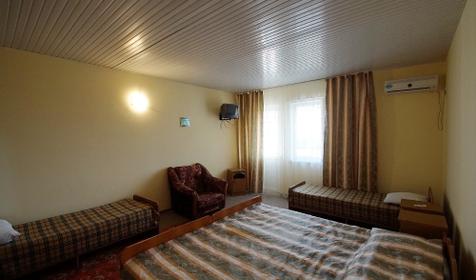 Четырехместный стандарт. Частная гостиница Голубая Бухта, г. Геленджик, мкр. Голубая бухта