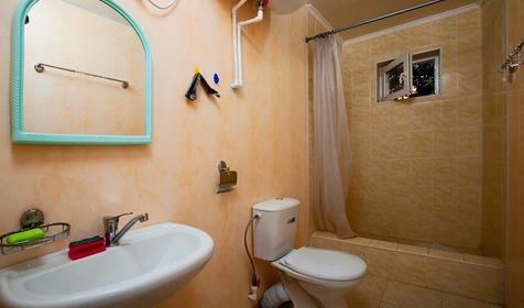 Шестиместный домик. База отдыха Бригантина, Темрюкский район, ст-ца Голубицкая