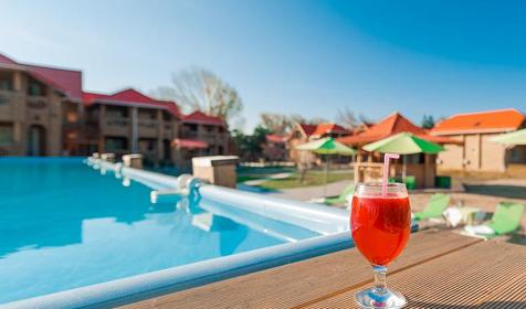 Бассейн. Туристический комплекс Озеро Дивное, п. Лазаревское